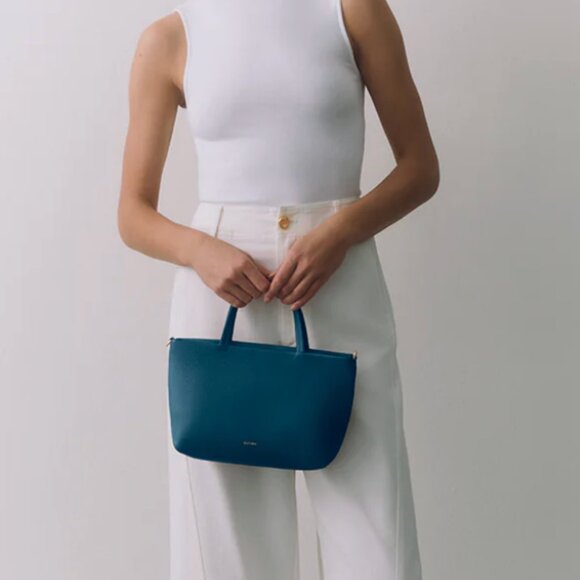 NWT Cuyana Mini Easy Zipper Tote in Jade Pebbled Leather - Picture 3 of 12